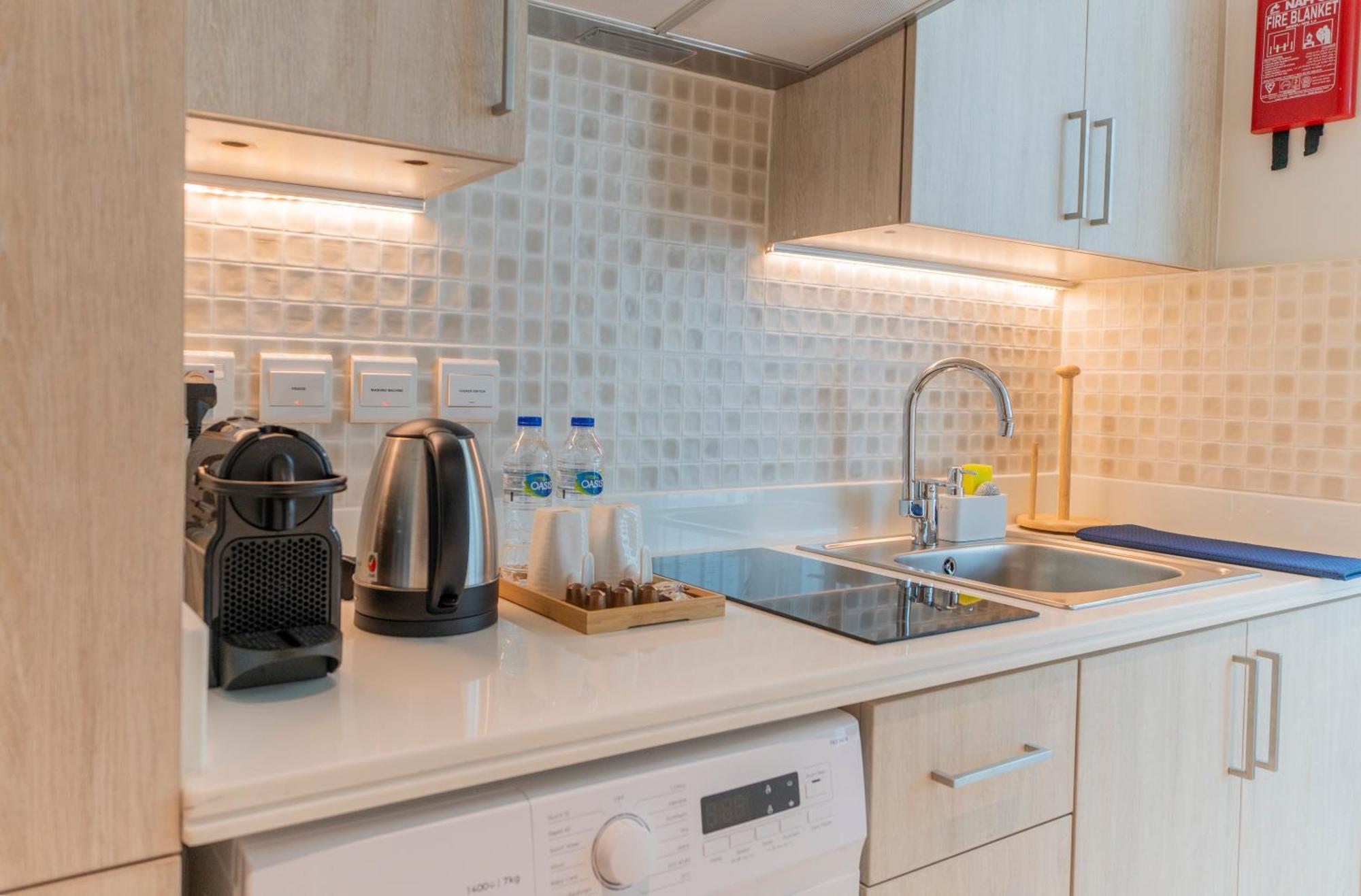 Studio With Pool And Private Beach Access On Palm Jumeirah Dubai Exterior foto